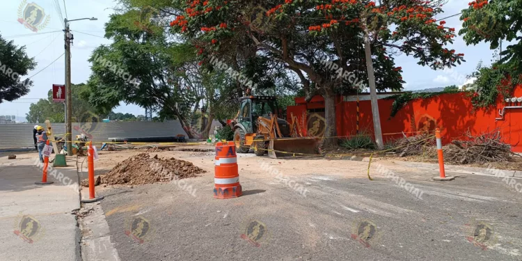 Ante derrumbe, exigen clausurar obra de la plaza Parque Oaxaca; Fibra Danhos dice que la “situación” se debe al estado de las tuberías y por las lluvias