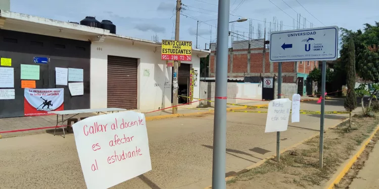 Protesta impide inicio de clases en UGMEX; directivos despiden a 25 trabajadores