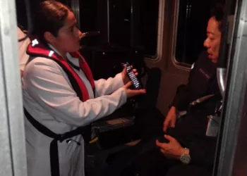 Marina evacúa de emergencia a tripulante japonés a 50 millas de Huatulco