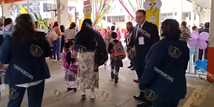 Inician clases más de 812 mil estudiantes en Oaxaca