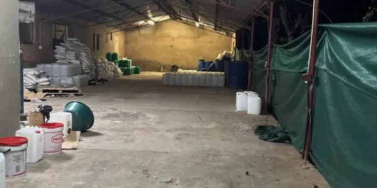 Dos mexicanos caen en laboratorio clandestino de metanfetamina en Sudáfrica