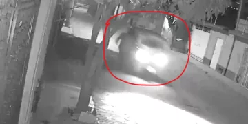 VIDEO | ¡Lo cazó con el mototaxi! Video exhibe brutal atropellamiento y fuga en Oaxaca