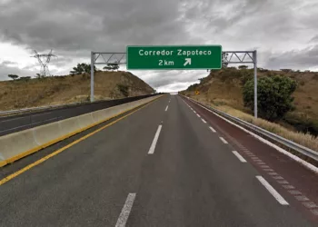 Foto: Google Maps (editada con IA) // Demandan al gobierno realizar un recorrido en la población para conocer los puntos por los que se pretende pasará el Corredor Zapoteco.