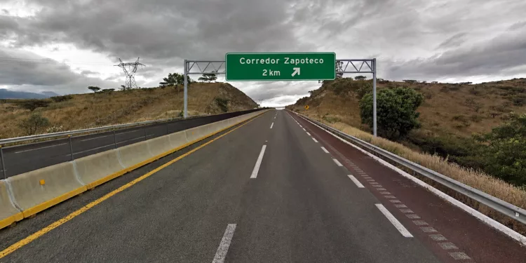 Foto: Google Maps (editada con IA) // Demandan al gobierno realizar un recorrido en la población para conocer los puntos por los que se pretende pasará el Corredor Zapoteco.