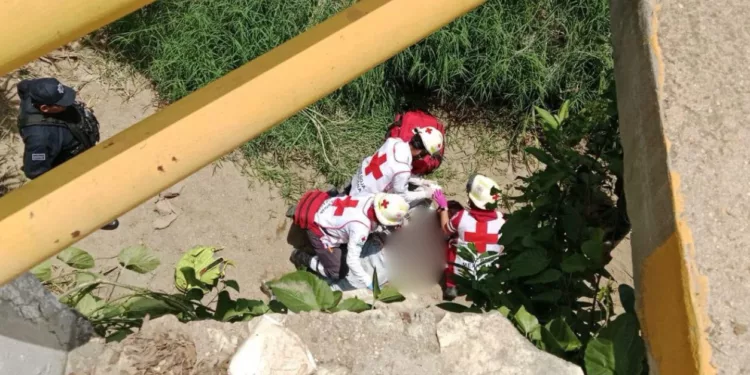 Cae hombre desde puente en Oaxaca; investigan cómo ocurrió el accidente