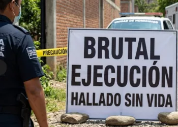 ¡Brutal ejecución en El Tule! Hallan a hombre con un balazo en la cabeza y una cartulina a su lado