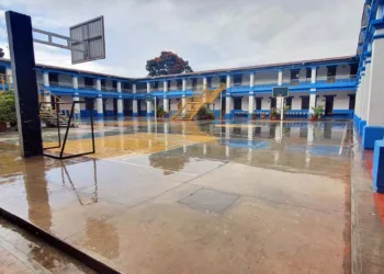 Foto: web Moisés Sáenz Garza // Explanada de la escuela secundaria.