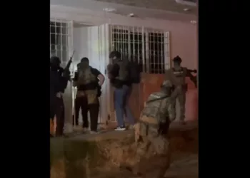 VIDEO | ¡Golpe a la cúpula de la ASAEO! Operativo con Marina y SSPC deja varios detenidos en Oaxaca