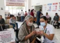 ¿Tienes entre 30 y 64 años? Ya puedes tramitar esta credencial que te da acceso a atención médica gratuita