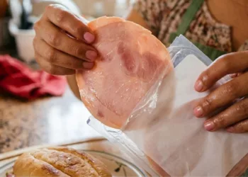 ¿Es malo comer el jamón cuando le sale “baba”? Esto dicen los expertos
