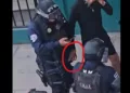 IMÁGENES | ¿Mordida en pleno Centro Histórico? Video exhibe a policía de Oaxaca tras detener a motociclista