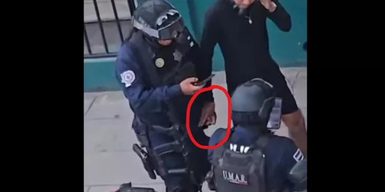 IMÁGENES | ¿Mordida en pleno Centro Histórico? Video exhibe a policía de Oaxaca tras detener a motociclista
