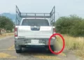 VIDEO | ¡Indignación en Oaxaca! Denuncian a camioneta por llevar a un perrito colgando en carretera
