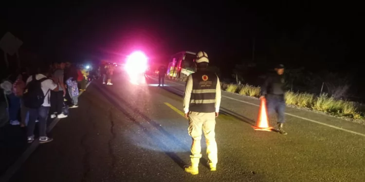 ¡Tragedia en la 185! Choque entre estaquita y autobús deja dos muertos en Juchitán