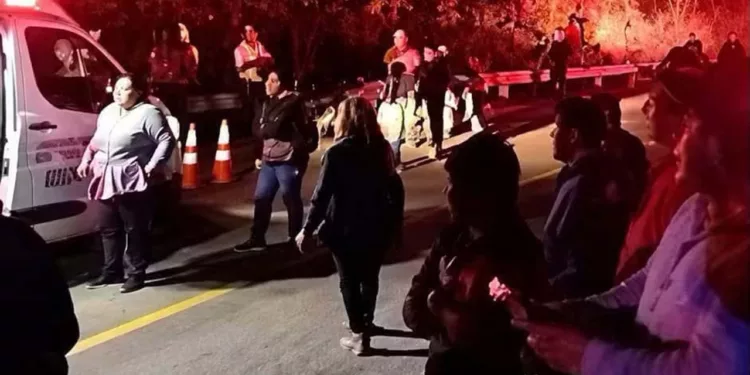 Ambos hombres perdieron la vida tras un grave accidente vial en el corazón de la Sierra Mixe.