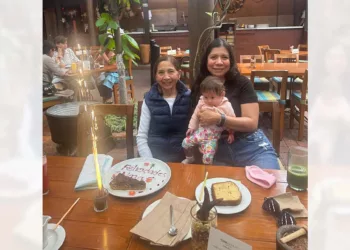 Fotos: cortesía // Alma Concha escuchó los mejores deseos de su hija y nieta.