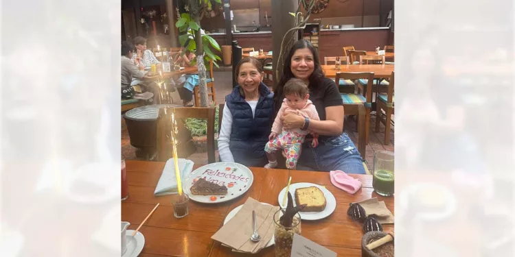 Fotos: cortesía // Alma Concha escuchó los mejores deseos de su hija y nieta.