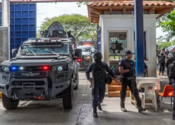Elementos del cuerpo de élite “Binnizá” iniciaron recorridos de vigilancia y puestos de revisión.
