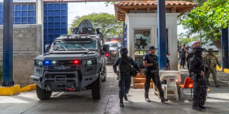 Elementos del cuerpo de élite “Binnizá” iniciaron recorridos de vigilancia y puestos de revisión.