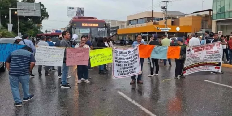 Foto: redes sociales // Demandan finiquitos los jubilados del Cobao; oídos sordos de la directora Delfina Guzmán.