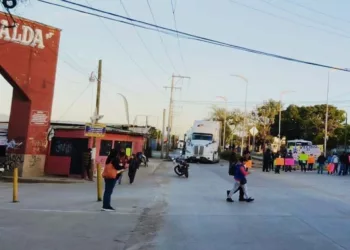 Elementos viales resguardaron la zona de La Esmeralda tras el retiro de los mototaxistas y vecinos.