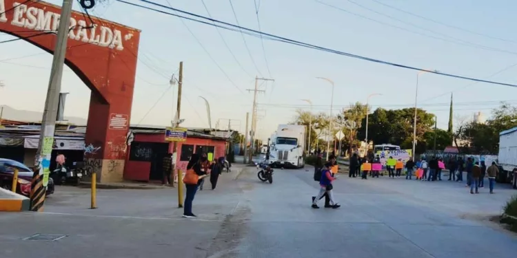 Elementos viales resguardaron la zona de La Esmeralda tras el retiro de los mototaxistas y vecinos.