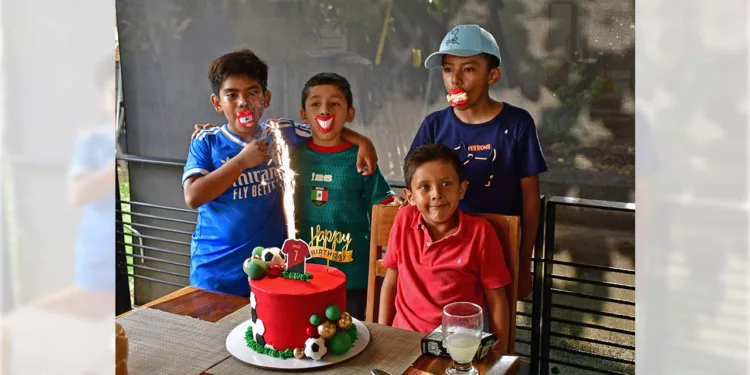 Fotos: Rubén Morales // Familiares y primos acompañaron a Mauricio en la celebración de sus nueve años.