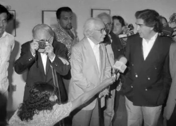 Foto: Juan Carlos Reyes // Inauguración del CFMAB en 1996, con la presencia de figuras como Walter Reuter, Manuel Álvarez Bravo, Rafael Tovar, Diódoro Carrasco, Colette Álvarez y Francisco Toledo.