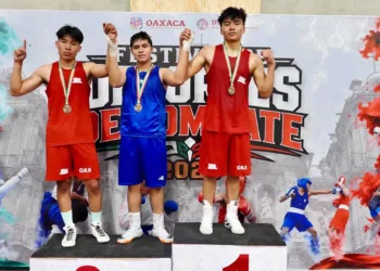 Jóvenes pugilistas oaxaqueños demostraron técnica, resistencia y coraje sobre el ring.