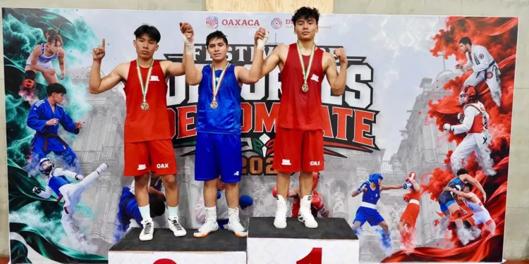 Jóvenes pugilistas oaxaqueños demostraron técnica, resistencia y coraje sobre el ring.