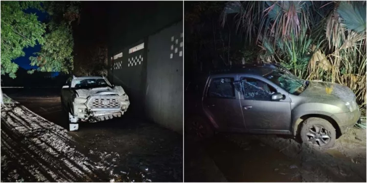 La camioneta Renault Duster quedó varada en el camino de terracería a Ventanilla con los cuerpos de la pareja en su interior y múltiples impactos en la carrocería.