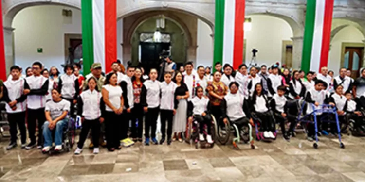Fotos: Leobardo García Reyes // Las autoridades reconocieron el esfuerzo, la constancia y la estricta preparación de las y los 36 paratletas oaxaqueños.