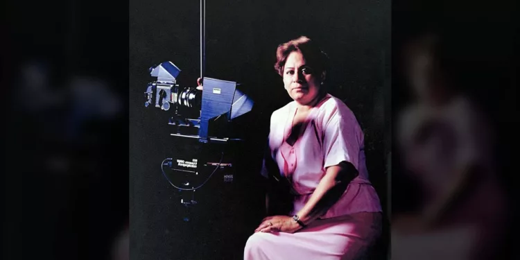Luz María destacó especialmente por su habilidad en el retoque fotográfico y la iluminación con óleo.