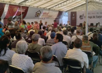 Foto: cortesía // Oaxaqueños se inscriben a programas sociales del gobierno.