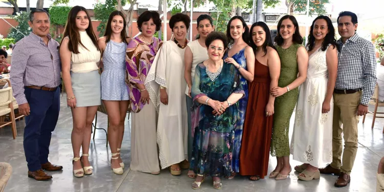 Fotos: Rubén Morales // Rosa Silvia Méndez compartió la celebración de sus 88 años junto a sus queridos nietos.