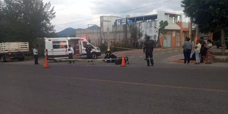 Un joven motociclista de 20 años perdió la vida en el Libramiento Norte tras ser arrollado por una camioneta Ford Ranger que se dio a la fuga.