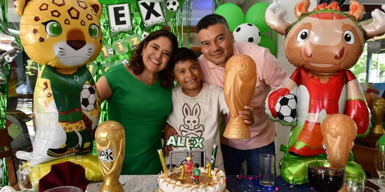 Fotos: Rubén Morales // Alex Bourguete Gómez disfrutó de una divertida celebración por sus 11 años, acompañado por sus papás, Alejandro Bourguete y Hadith Gómez Carreño.