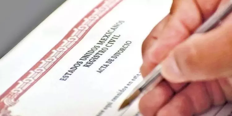 Matrimonios a la baja; aumento en divorcios