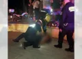 El conductor de 34 años de edad sufrió múltiples lesiones y requirió hospitalización.