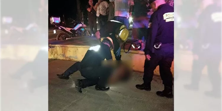 El conductor de 34 años de edad sufrió múltiples lesiones y requirió hospitalización.