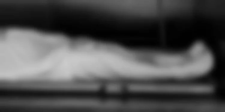 El cuerpo del menor, quien laboraba en una refaccionaria, fue trasladado al anfiteatro.