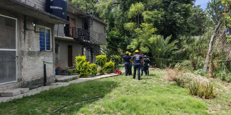 En esta vivienda fue localizada la mujer sin vida.