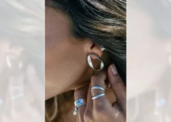 Los piercings ubicados en el cartílago suelen requerir mayor atención que los del lóbulo.