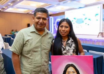 Foto: Omar Maya – Gil Obed González // Uno de sus trabajos tuvo como destinataria a la actriz oaxaqueña Yalitza Aparicio.