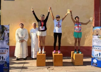 Podio de vencedores de la rama femenil.