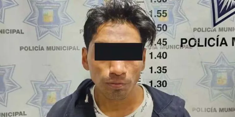 El presunto ladrón fue capturado tras intentar huir a pie.