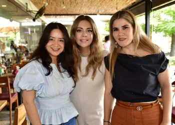 Foto: Rubén Morales // Nadia Velez, Denisse Arandia y Arlette Ricárdez compartieron un agradable desayuno entre amigas.