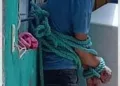Pobladores amarraron de pies y manos al sospechoso antes de entregarlo.