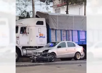 El choque múltiple ocurrió en la avenida Venustiano Carranza, altura de la colonia Santa Cruz.