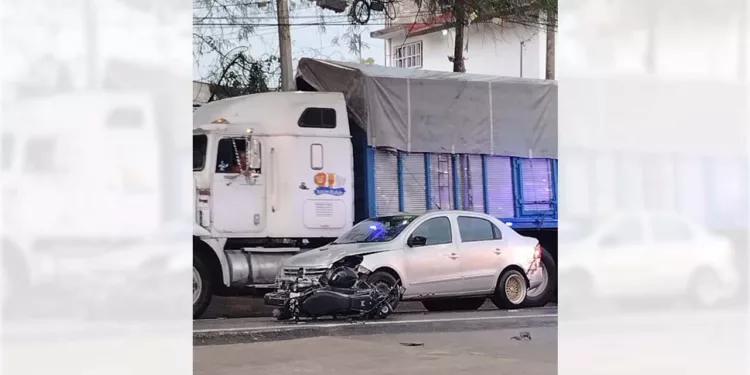 El choque múltiple ocurrió en la avenida Venustiano Carranza, altura de la colonia Santa Cruz.
